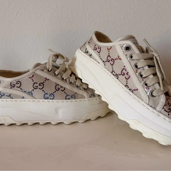 Gucci Cream Sneakers with Multicolor Logo - Picture 3 of 3